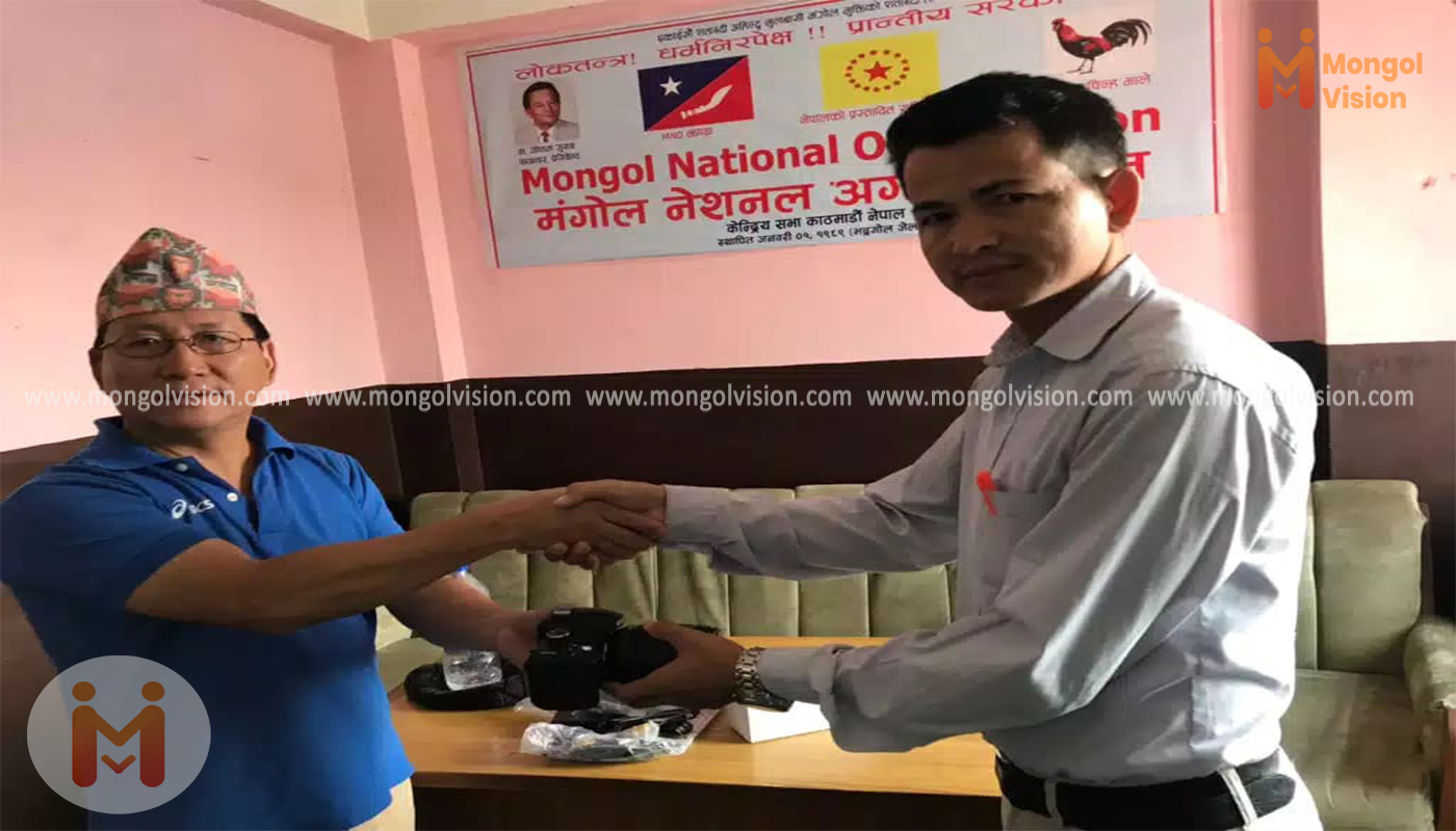 १ लाख मुल्य बराबरको क्यामेरा प्रदान