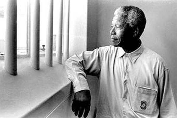 पानी माग्दा मुखमा पिसाब गरिदिने जेलरप्रती मण्डेलाको उद्धारभाव