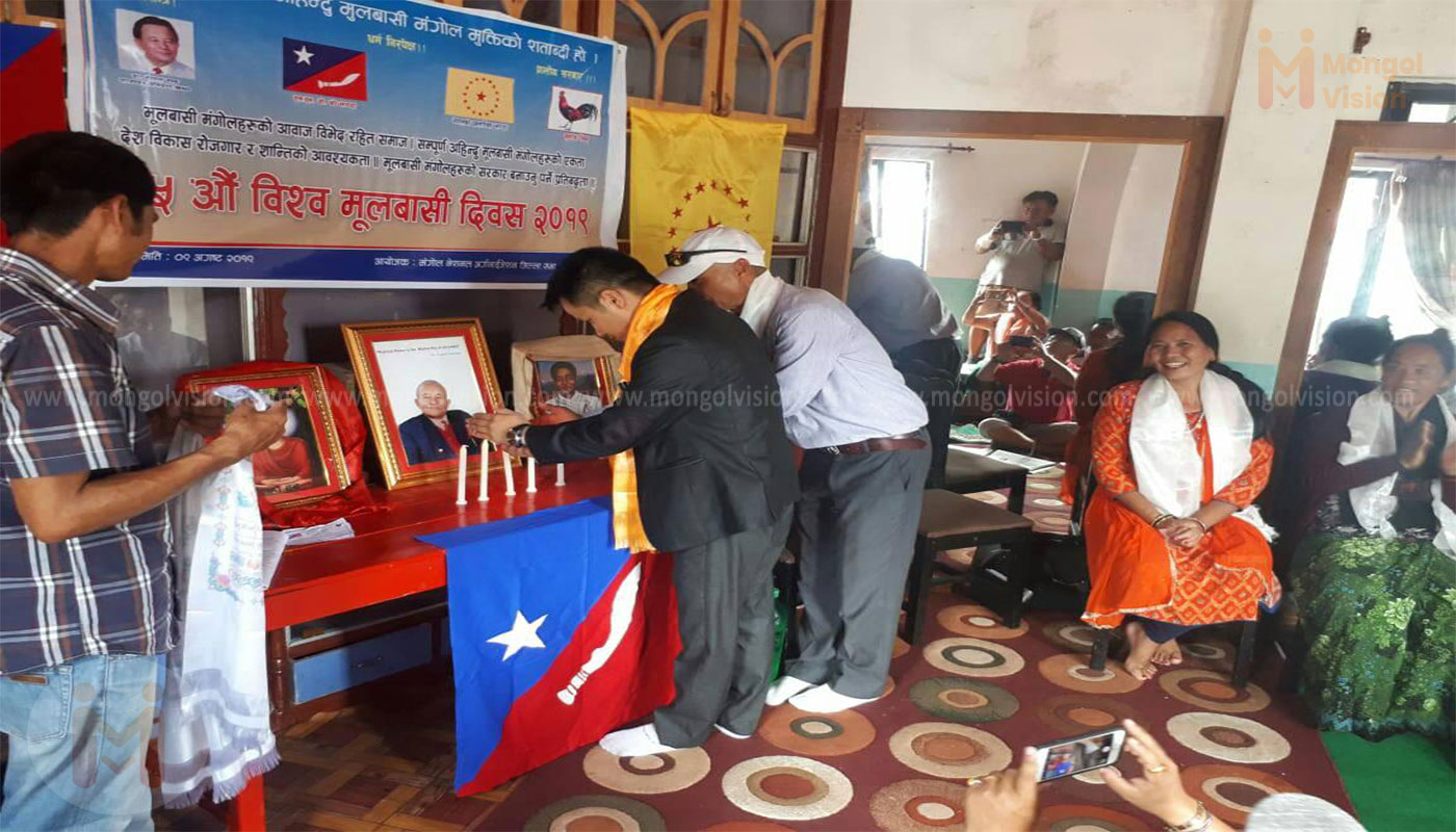 लोकतन्त्र बाहुन क्षेत्रीको लागि बादरको हातमा नरिवल  भन्दै लम्जुङ मा २५ अाै विश्व मुलवासी दिवश मनाइयाे ।