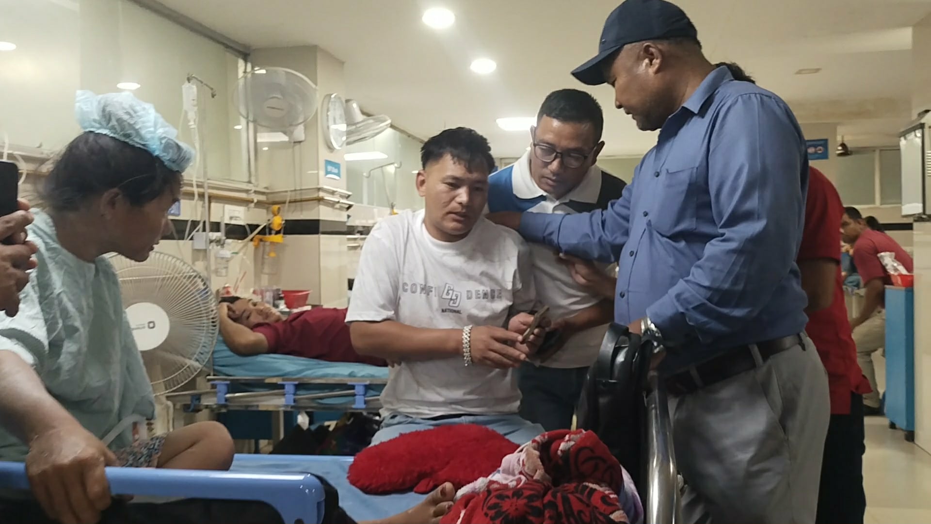 MNO द्वारा पहिरोमा परि घाइते भएकाहरुको उपचारार्थ आर्थिक सहयोग प्रदान।